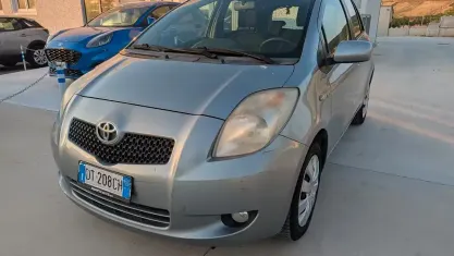 Usata Toyota Yaris Sol 90 CV (66 kW) 2008 Grigio Utilitaria