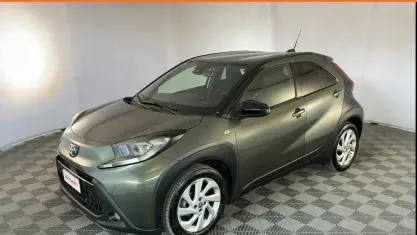 Usata Toyota Aygo X Trend 72 CV (52 kW) 2022 Grigio SUV