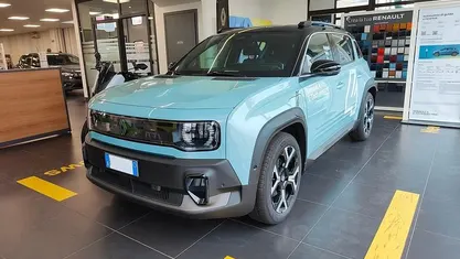 Nuova Renault R4 Komfort 110 kW (150 CV) 2025 Berlina