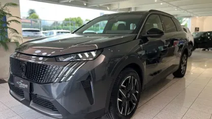 Usata Peugeot 5008 GT 136 CV (100 kW) 2025 Nero metalizzato SUV