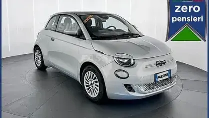 Usata Fiat 500e 86 kW (118 CV) 2025 Grigio Berlina