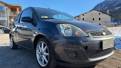 Usata 2007 Ford Fiesta Ghia Tre volumi | 1900 € (Buon prezzo)