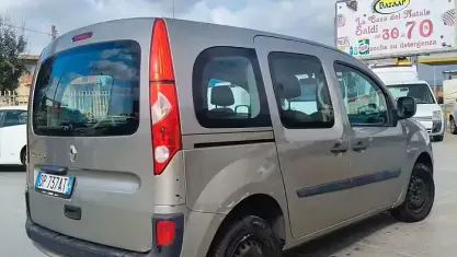 Usata Renault Kangoo 106 CV (77 kW) 2008 Grigio Monovolume