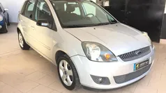 Usata 2007 Ford Fiesta Titanium Tre volumi | 2690 € (Buon prezzo)