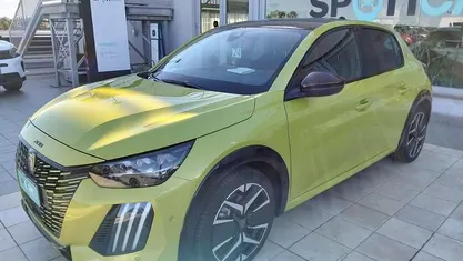 Nuova Peugeot e-208 GT 61 kW (84 CV) 2025 Giallo Utilitaria