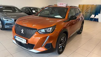 Usata Peugeot 2008 Allure 101 CV (74 kW) 2023 Arancione SUV