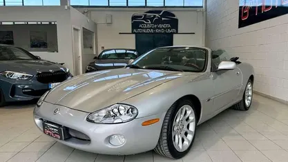 Usata Jaguar XKR 363 CV (266 kW) 2002 Argento Cabrio