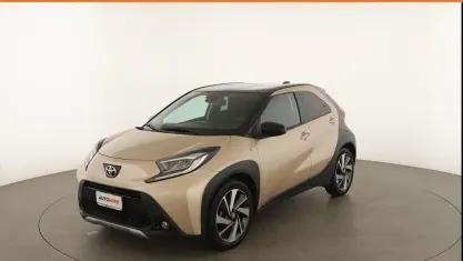 Usata Toyota Aygo X Lounge 72 CV (52 kW) 2023 Oro SUV