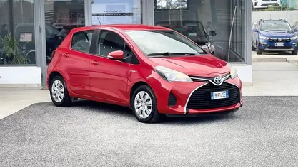 Usata Toyota Yaris Hybrid 73 CV (53 kW) 2015 Berlina