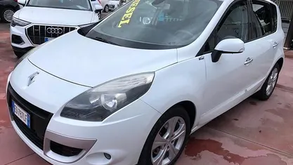 Usata Renault Scénic III 110 CV (80 kW) 2010 Bianco Monovolume