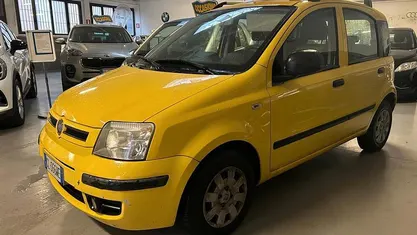 Giallo Usata 2010 Fiat Panda Emotion Tre volumi | 4290 € (Buon prezzo)