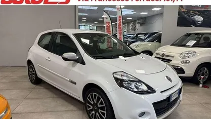 Bianco Usata 2012 Renault Clio IV Dynamique Tre volumi | 3299 € (Ottimo prezzo)