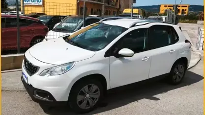Usata Peugeot 2008 Allure 120 CV (88 kW) 2017 Bianco SUV