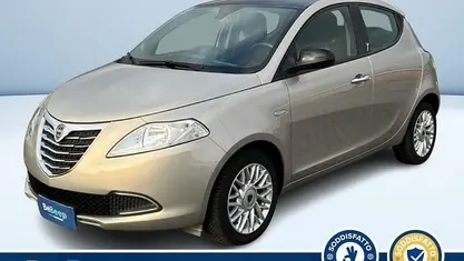 Usata Lancia Ypsilon Gold 69 CV (50 kW) 2015 Beige metallizzato Utilitaria