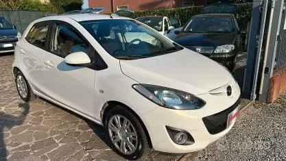 Usata Mazda 2 Trendy 75 CV (55 kW) 2012 Bianco Utilitaria