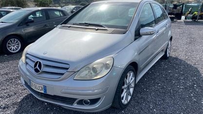 Usata Mercedes B200 140 CV (102 kW) 2007 Argento Monovolume