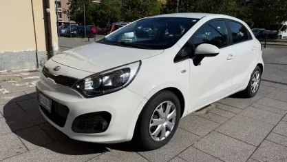 Usata Kia Rio City 85 CV (62 kW) 2013 Bianco Berlina