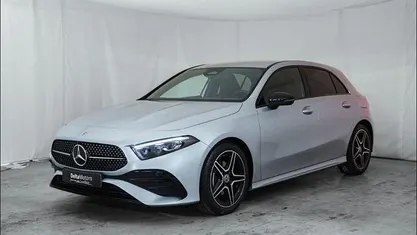 Argento Nuova 2025 Mercedes A180 Advanced Plus Tre volumi | 37.044 € (Buon prezzo)