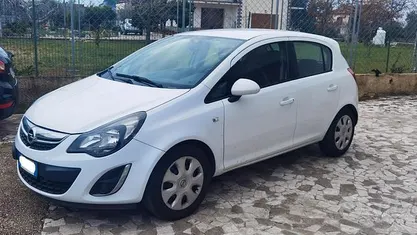 Usata Opel Corsa Edition 85 CV (62 kW) 2014 Berlina