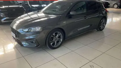 Usata 2020 Ford Focus ST-Line Tre volumi | 14.399 € (Buon prezzo)