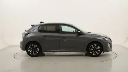 Usata Peugeot 208 Allure 101 CV (74 kW) 2025 Grigiogrigio Utilitaria