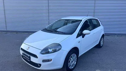 Usata Fiat Punto Lounge 77 CV (56 kW) 2014 Bianco Utilitaria
