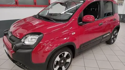 Usata Fiat Panda Cross Cross Plus 69 CV (50 kW) 2024 Rosso Utilitaria