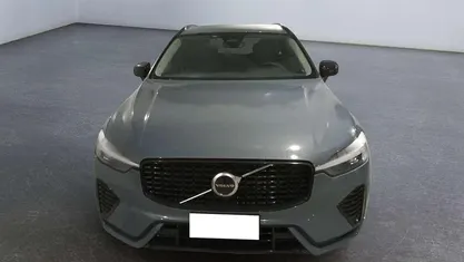 Grigio Usata 2023 Volvo XC60 Plus SUV | 39.000 € (Buon prezzo)