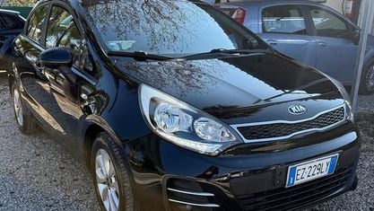 Usata Kia Rio 75 CV (55 kW) 2015 Nero Berlina