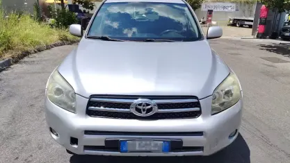 Usata Toyota RAV4 Luxury 177 CV (130 kW) 2006 Grigio SUV