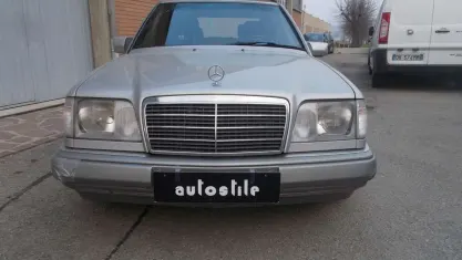 Usata Mercedes 200 131 CV (96 kW) 1994 Grigio Berlina