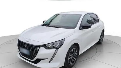 Usata 2023 Peugeot 208 Allure Utilitaria | 15.600 € (Buon prezzo)