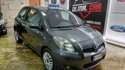 Usata Toyota Yaris 90 CV (66 kW) 2010 Grigio Utilitaria
