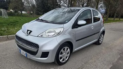 Usata Peugeot 107 68 CV (50 kW) 2012 Other Utilitaria