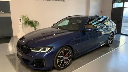 Usata BMW 530e M Sport 292 CV (214 kW) 2023 Blu Station wagon