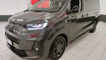 Usata Fiat Ulysse 130 kW (177 CV) 2025 Grigio scuro Monovolume