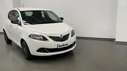 Usata Lancia Ypsilon Silver 69 CV (50 kW) 2022 Bianco Utilitaria