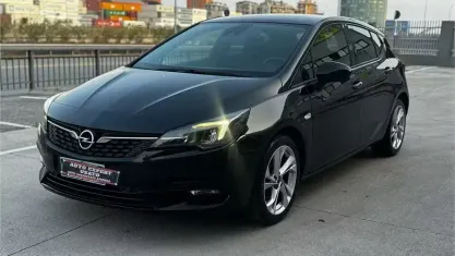 Usata Opel Astra Ultimate 122 CV (89 kW) 2020 Nero Berlina