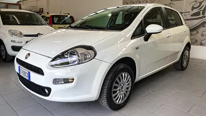 Bianco Usata 2014 Fiat Punto Street Tre volumi | 2790 € (Ottimo prezzo)