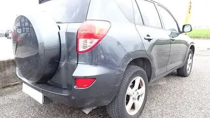 Usata Toyota RAV4 Luxury 178 CV (130 kW) 2006 Gray SUV