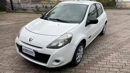 Usata Renault Clio II 64 CV (47 kW) 2010 Bianco Berlina