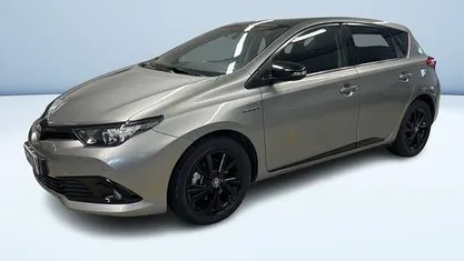 Grigio metallizzato Usata 2018 Toyota Auris Hybrid Edition Tre volumi | 13.700 € (Buon prezzo)