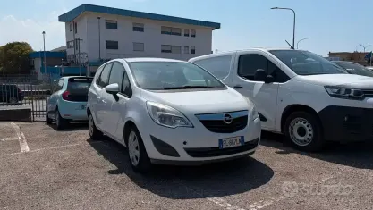 Usata Opel Meriva 95 CV (69 kW) 2012 Bianco Monovolume