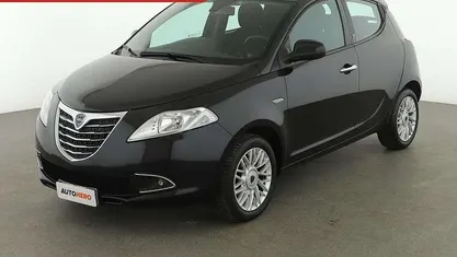 Usata Lancia Ypsilon Gold 70 CV (51 kW) 2015 Nero Utilitaria