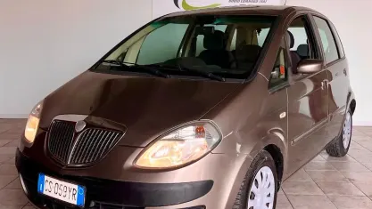 Usata Lancia Musa 95 CV (69 kW) 2005 Oro Monovolume