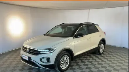 Usata VW T-Roc Life 110 CV (80 kW) 2023 Beige SUV