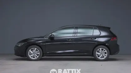 Usata VW Golf VIII Life 110 CV (80 kW) 2023 Deep black perlato Berlina