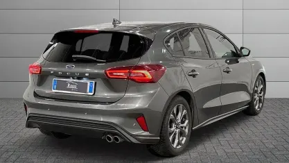 Usata Ford Focus ST-Line 116 CV (85 kW) 2024 Magnetic grey Berlina