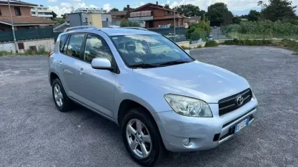 Usata Toyota RAV4 136 CV (100 kW) 2008 Argento SUV