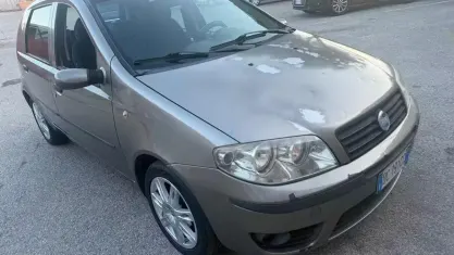 Usata Fiat Punto Dynamic 69 CV (50 kW) 2006 Grigio Utilitaria